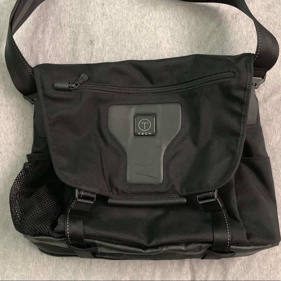 tumi men's bag